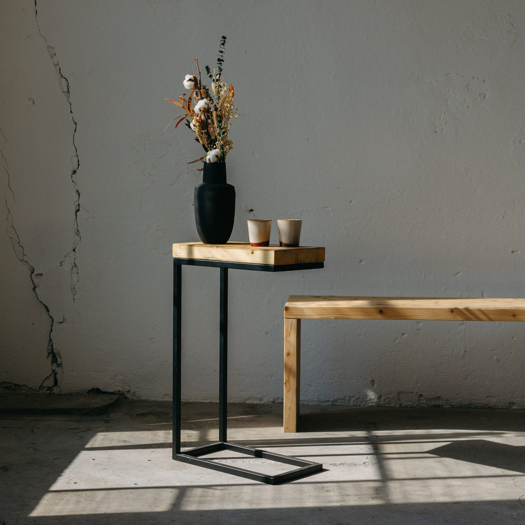 Praktischer Couch Beistelltisch Holz