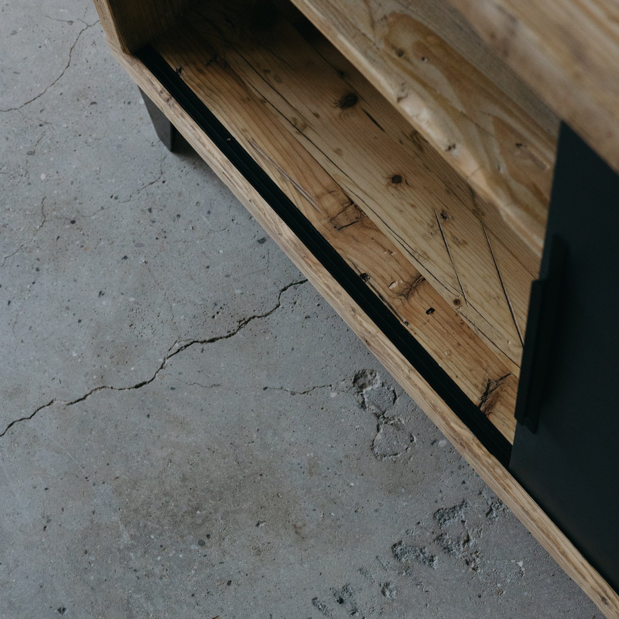 Low Board - Black Magic